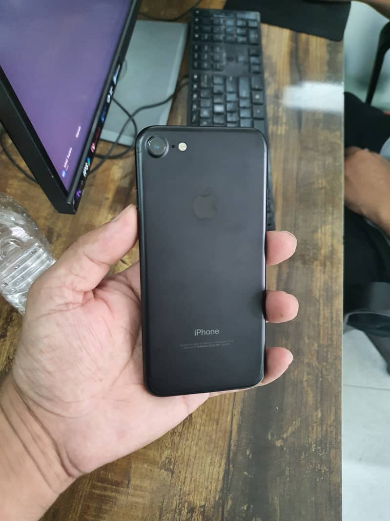 Apple iPhone 7 1