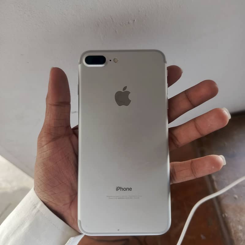 Apple iPhone 7 Plus 5