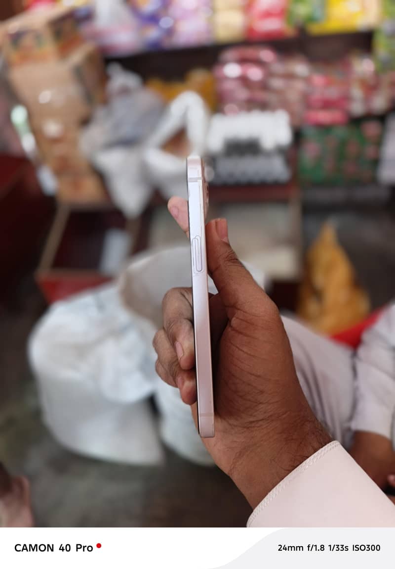 Apple iPhone 13 2