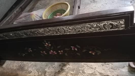 bed for sale bs ek side thori khrab h baki sb thk h