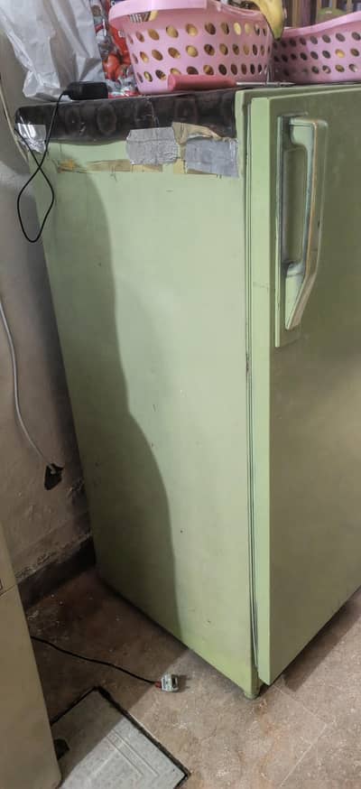 Dawlence mini fridge