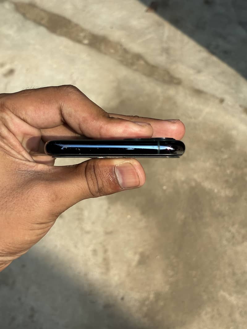 Apple iPhone 11 Pro 1