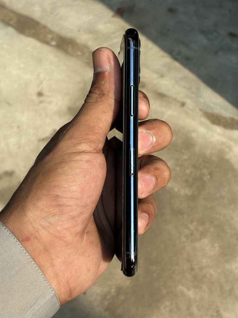 Apple iPhone 11 Pro 3