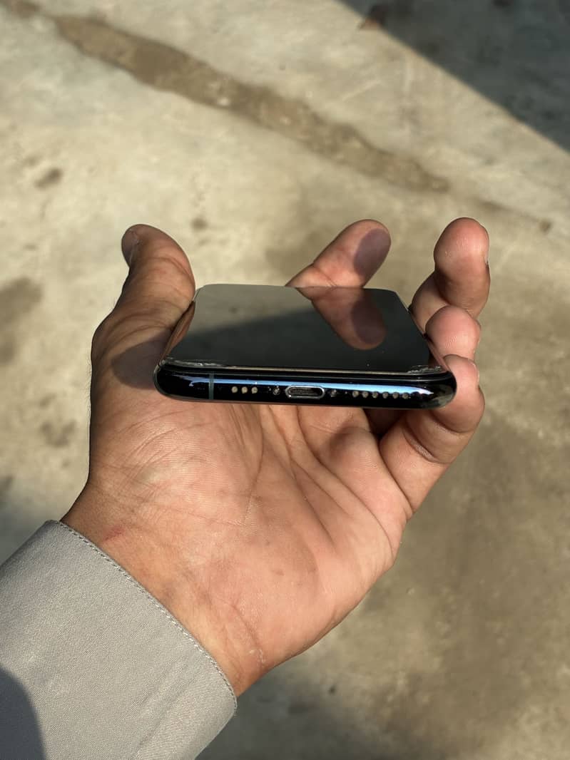 Apple iPhone 11 Pro 4