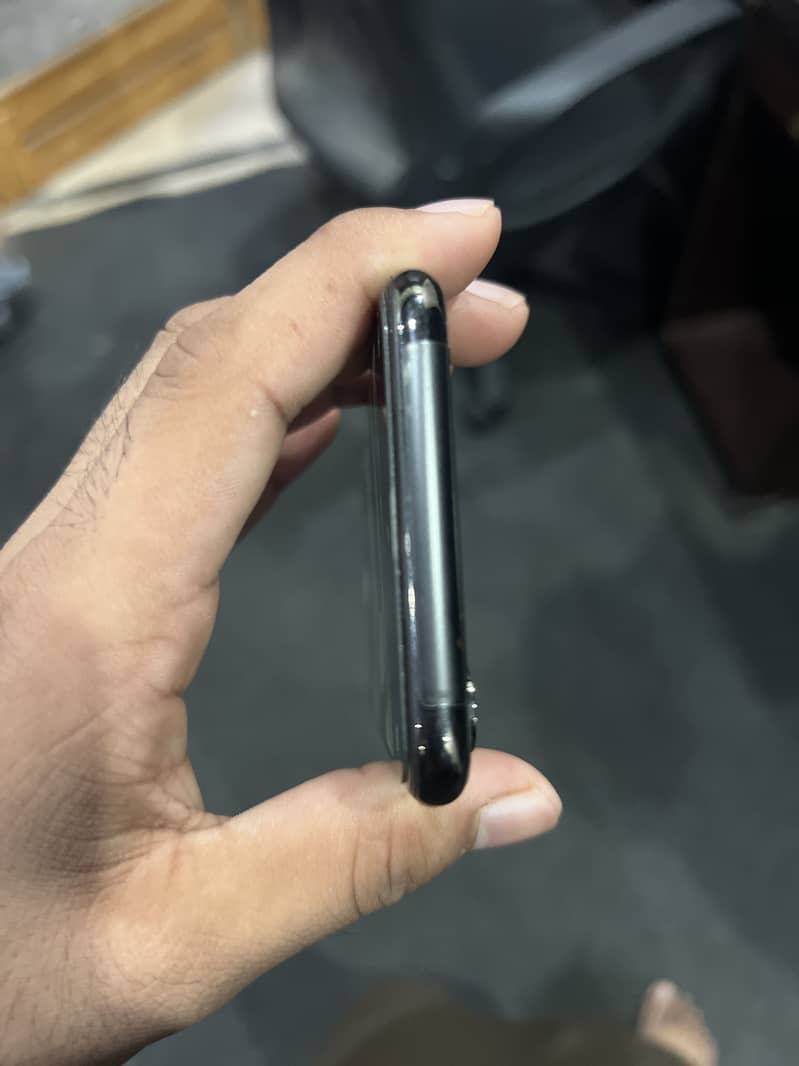 Apple iPhone XS 3
