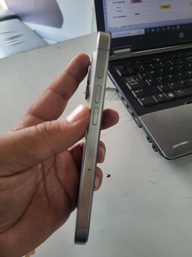 Apple iPhone 15 Pro 3