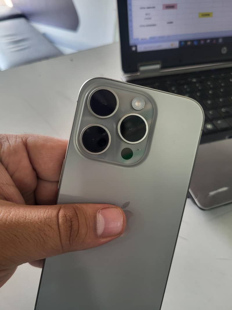 Apple iPhone 15 Pro 6