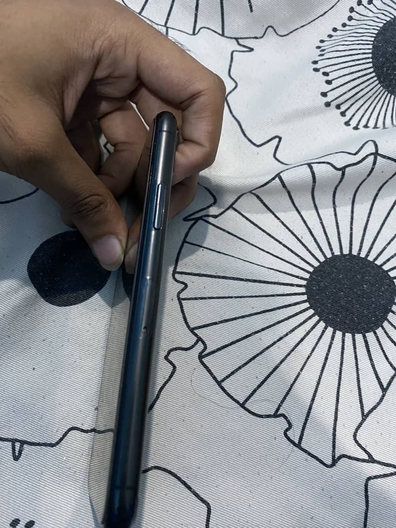 Apple iPhone 11 Pro 1