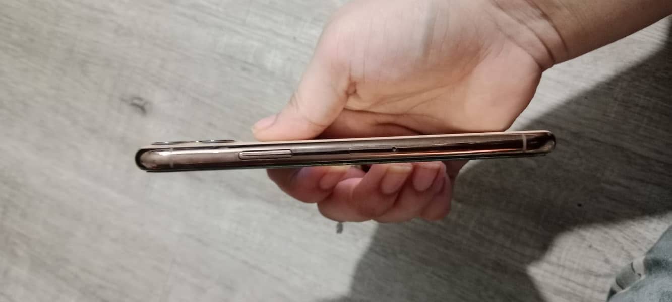 Apple iPhone 11 Pro 1