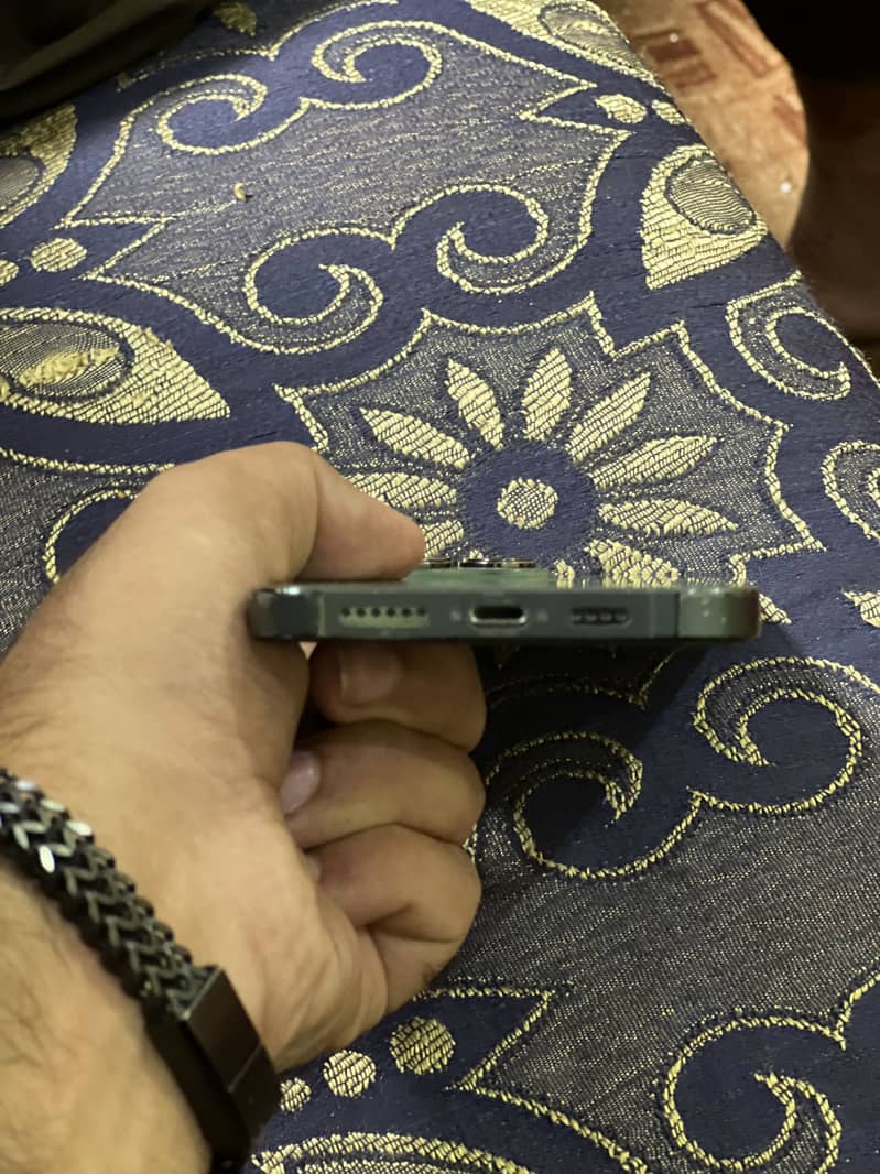 Apple iPhone 13 Pro Max 1
