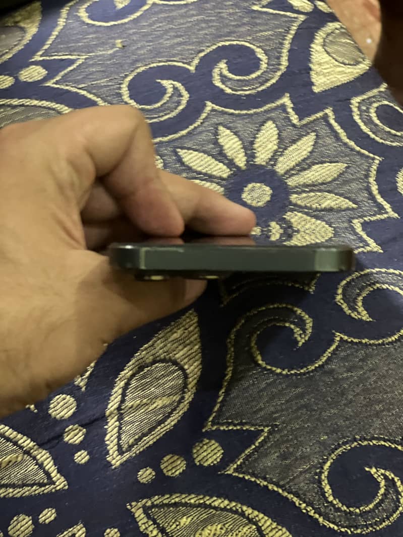 Apple iPhone 13 Pro Max 3