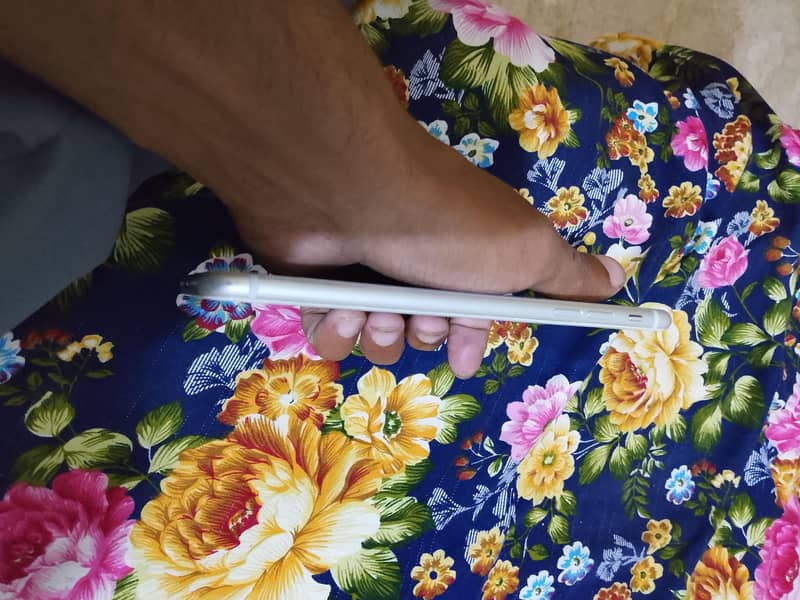 Apple iPhone 8 Plus 3