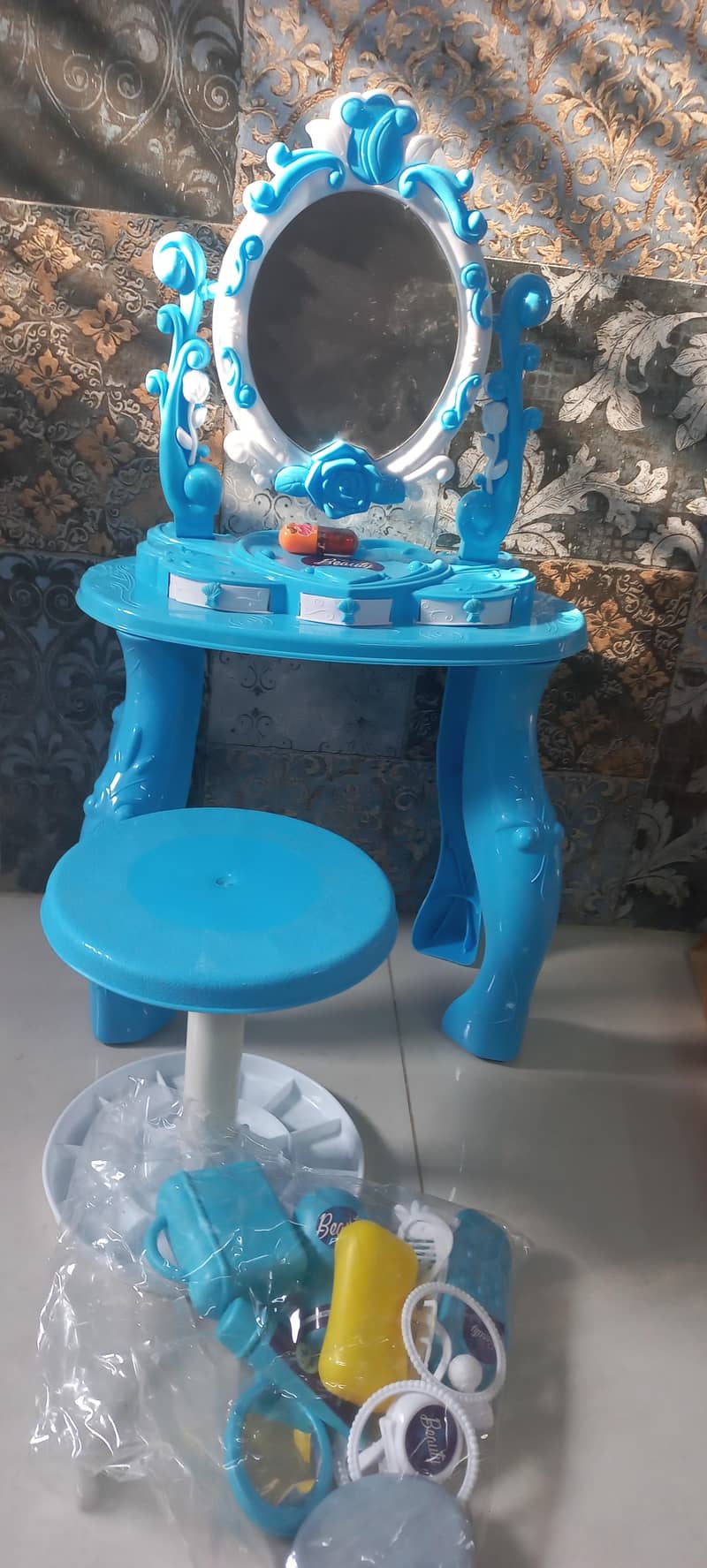 KIDs dressing table 2