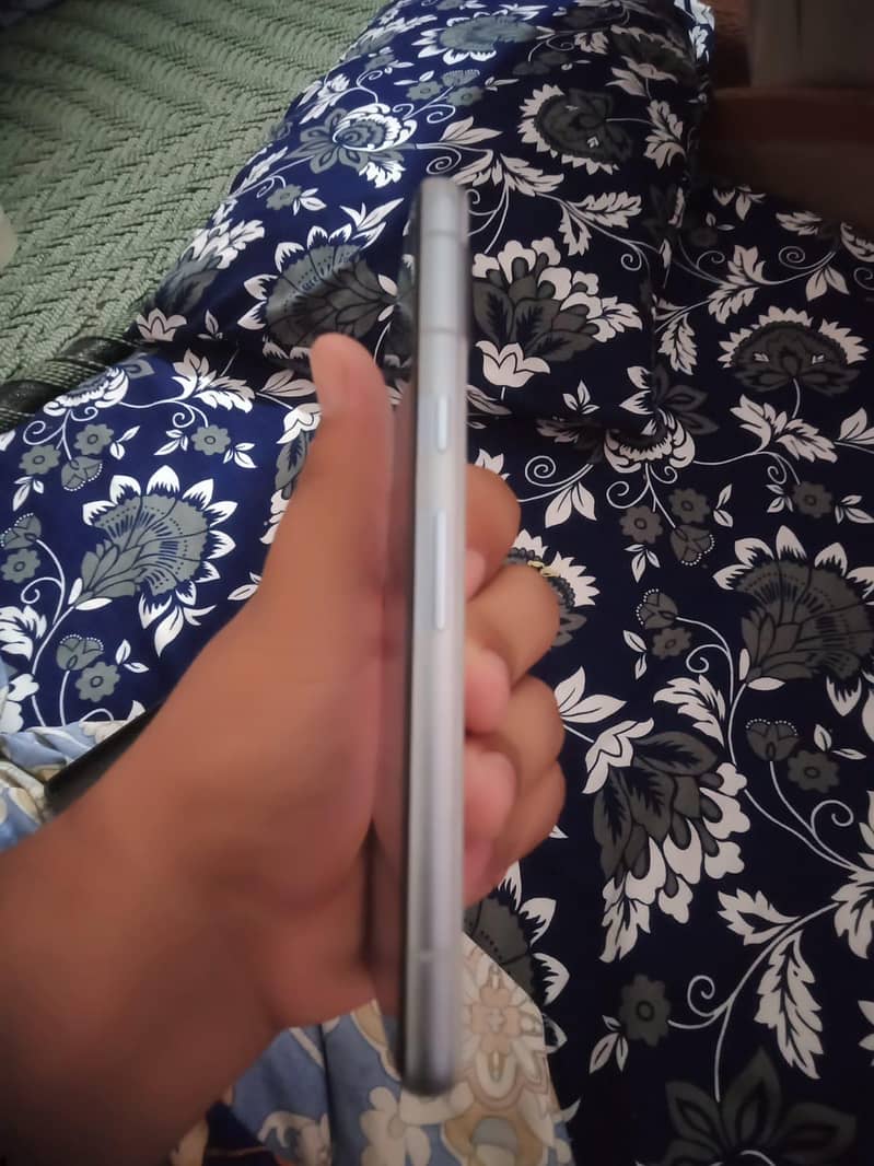 Google Pixel 7a 4
