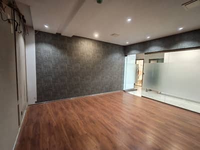 8 MARLA OFFICE FLOOR WITH 4 GLASS PARTITION AVAILABLE FOR RENT IN DHA FACING PARKING