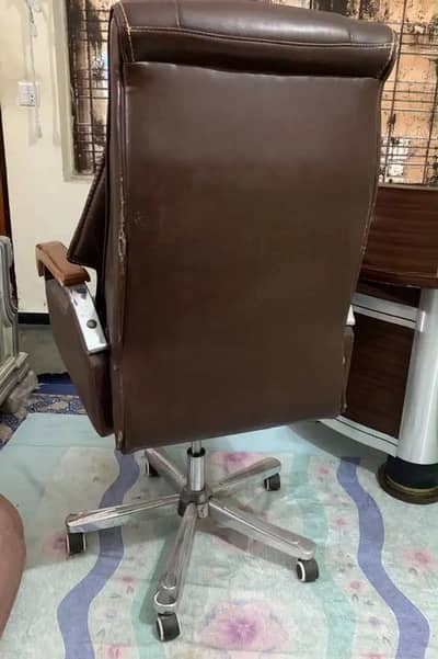 CEO Office Chair Available For Urgent Sale