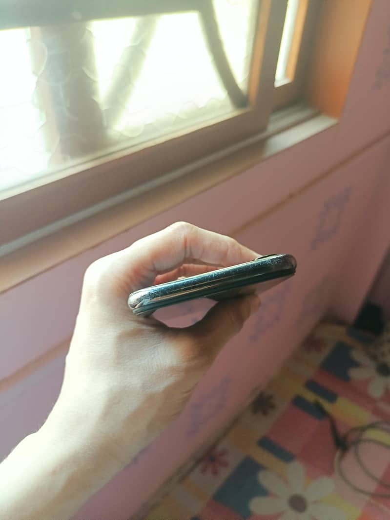 Apple iPhone X 4