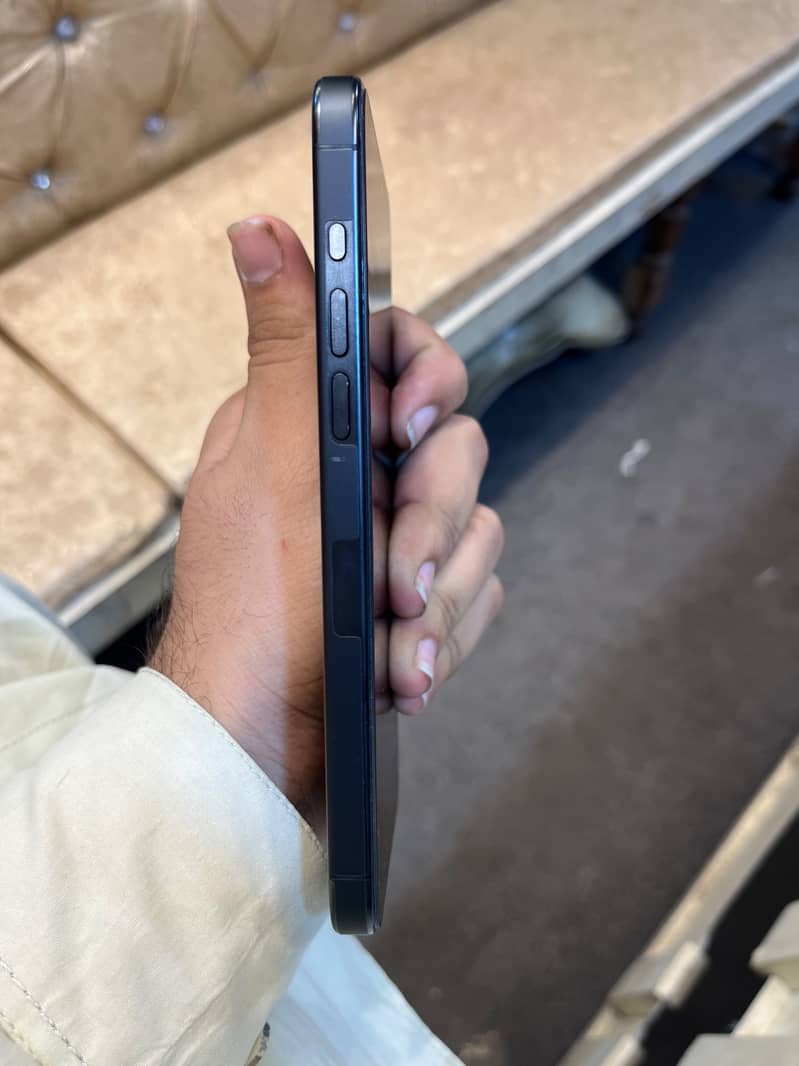 Apple iPhone 15 Pro Max 5