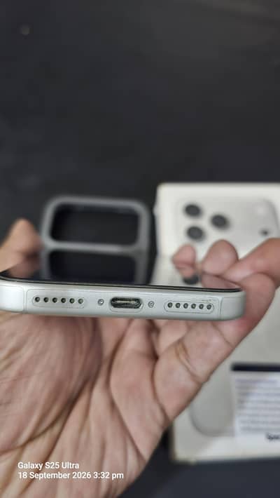Apple iPhone 17 Pro Max 256 JV Sliver 10/10 Box with Orginal charger