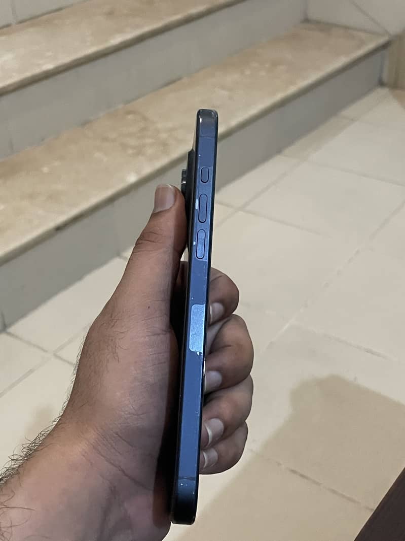 Apple iPhone 15 Pro Max 2