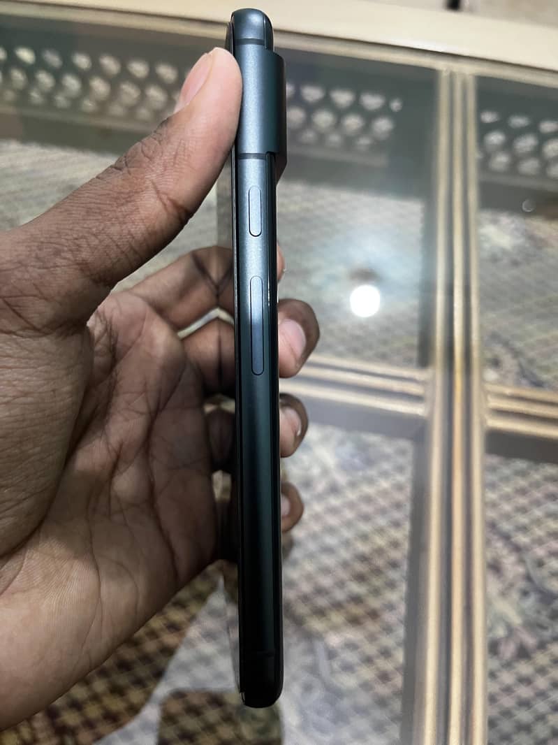 Google Pixel 8 4