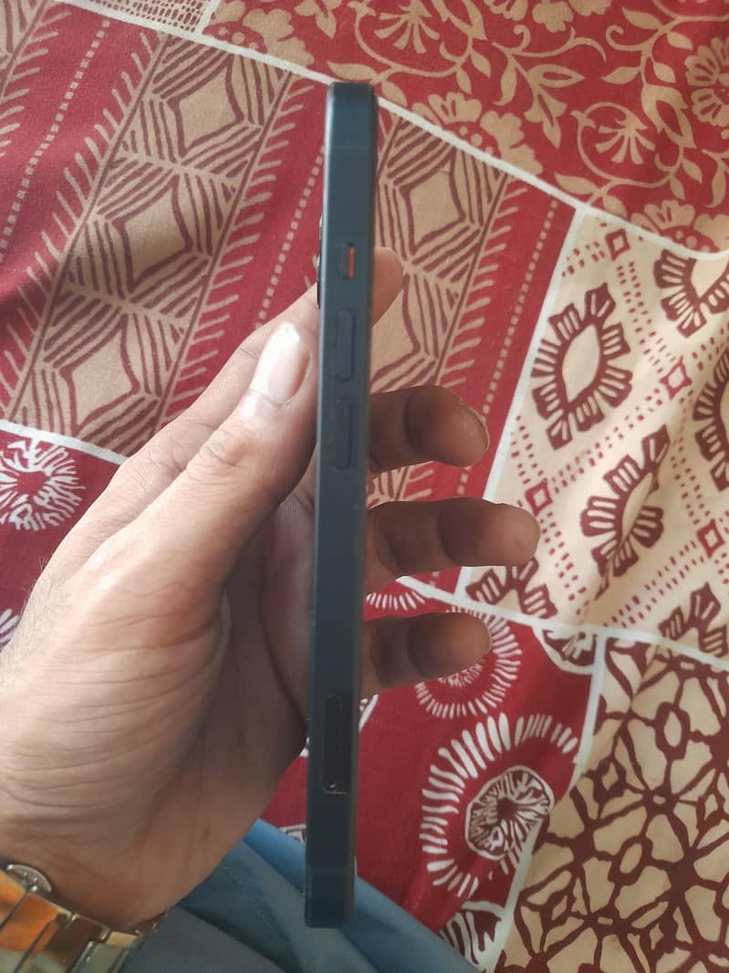 Apple iPhone 13 1