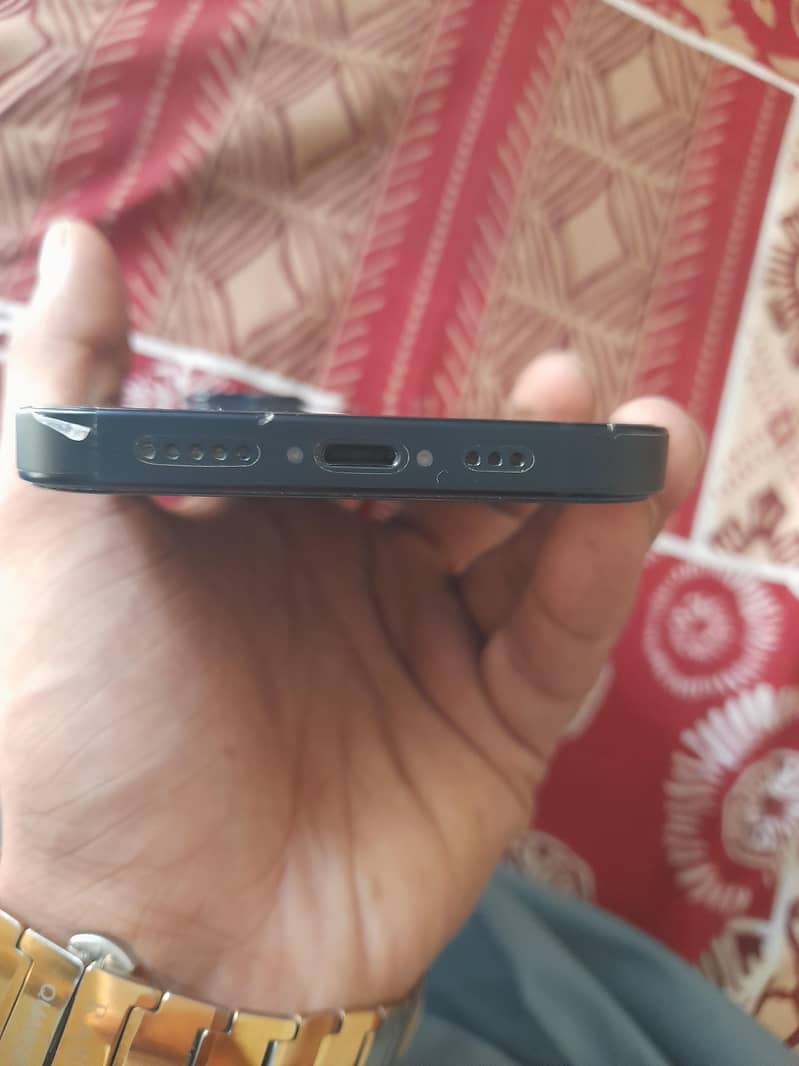 Apple iPhone 13 4
