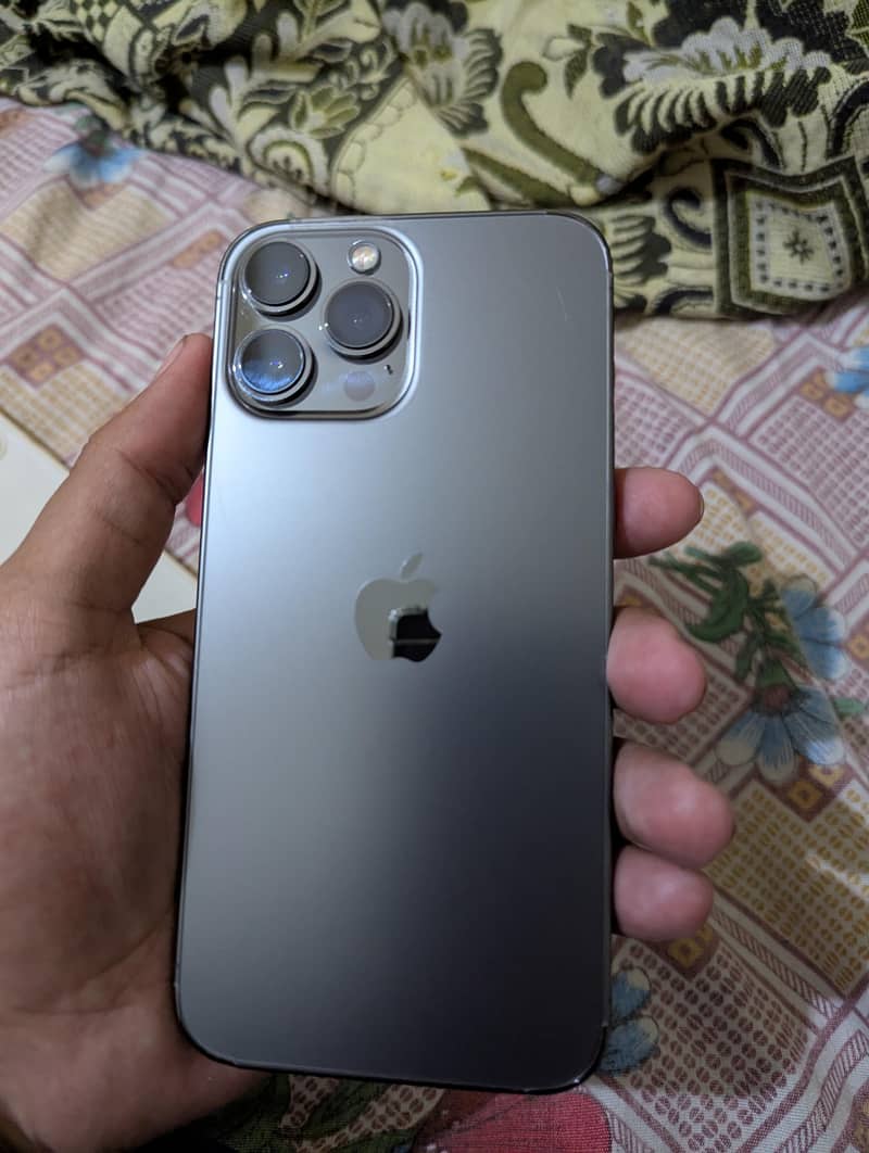 Apple iPhone 13 Pro Max 4