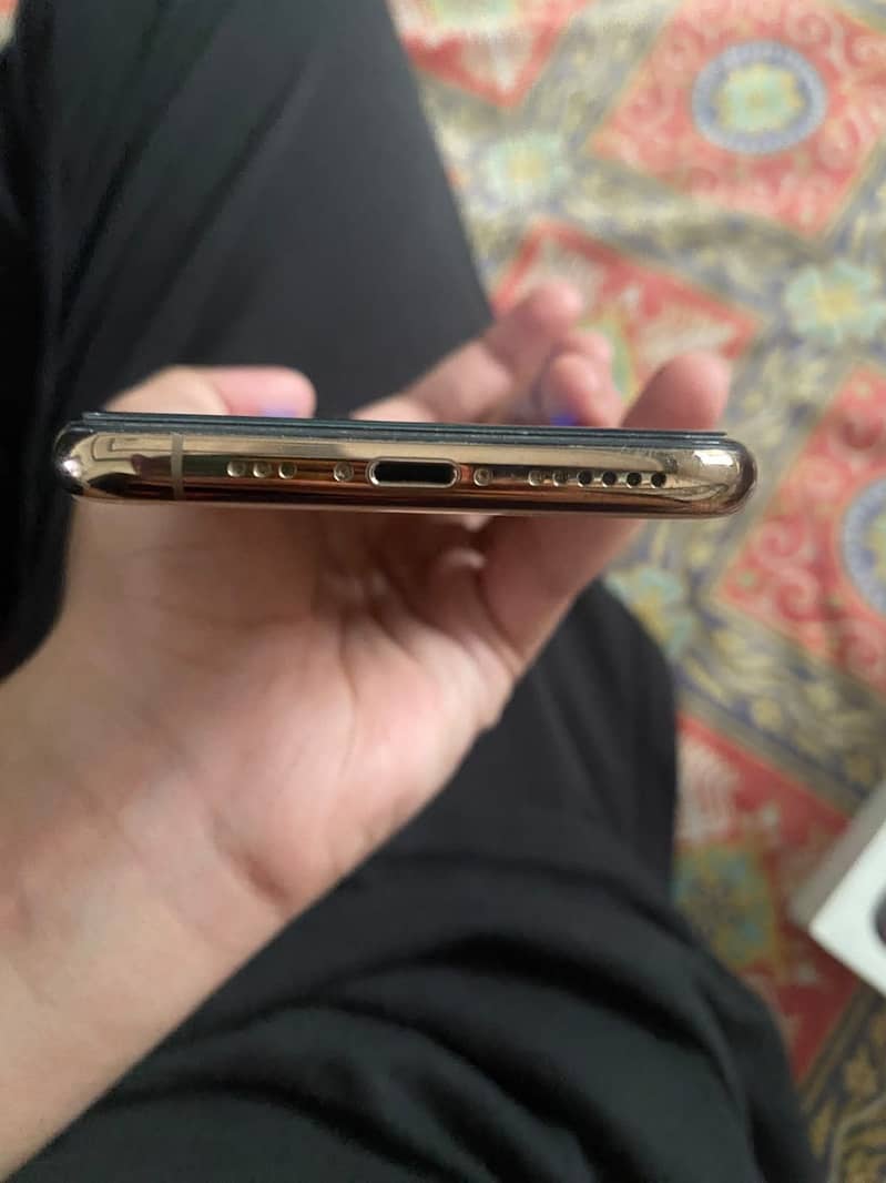 iPhone XS 5