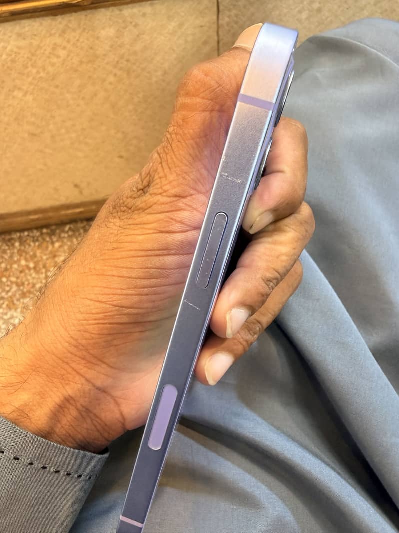 Apple iPhone 12 1