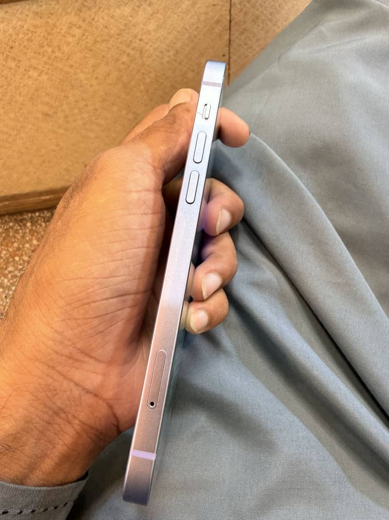 Apple iPhone 12 3