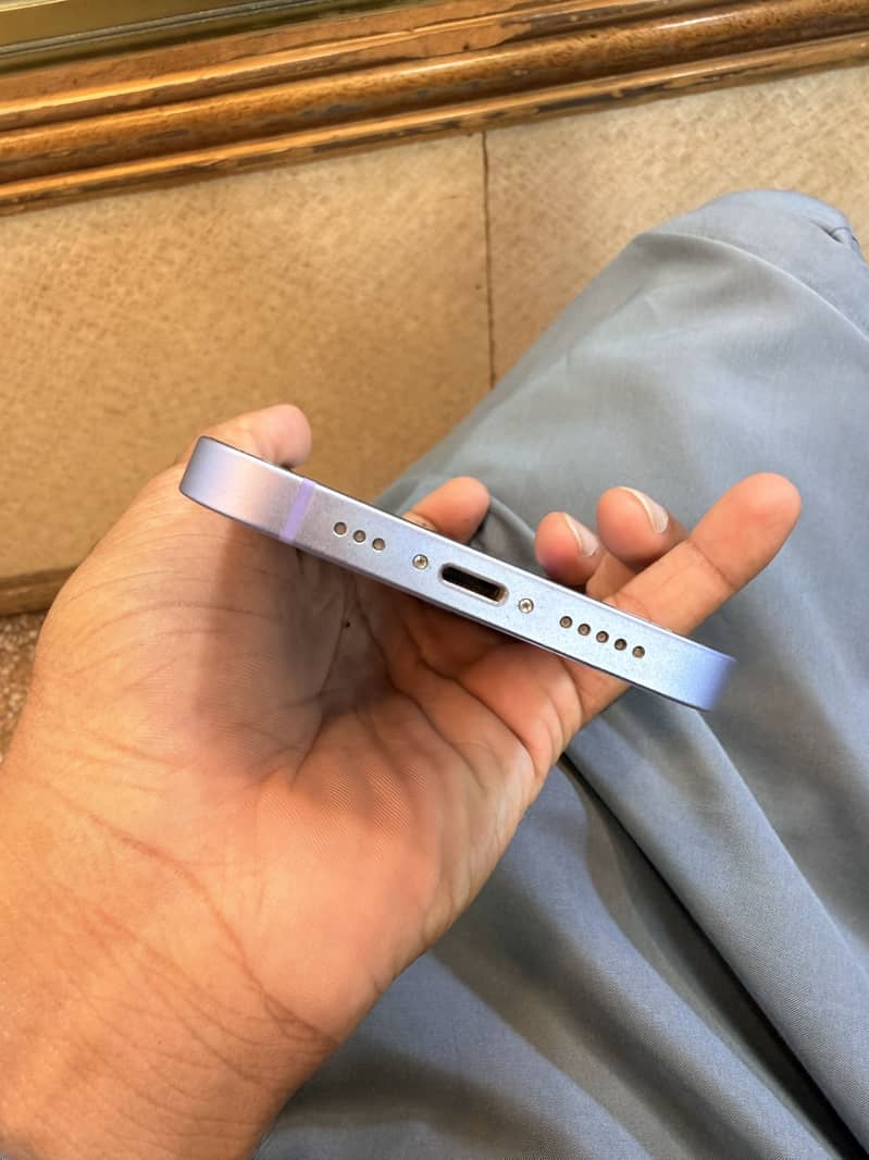 Apple iPhone 12 4