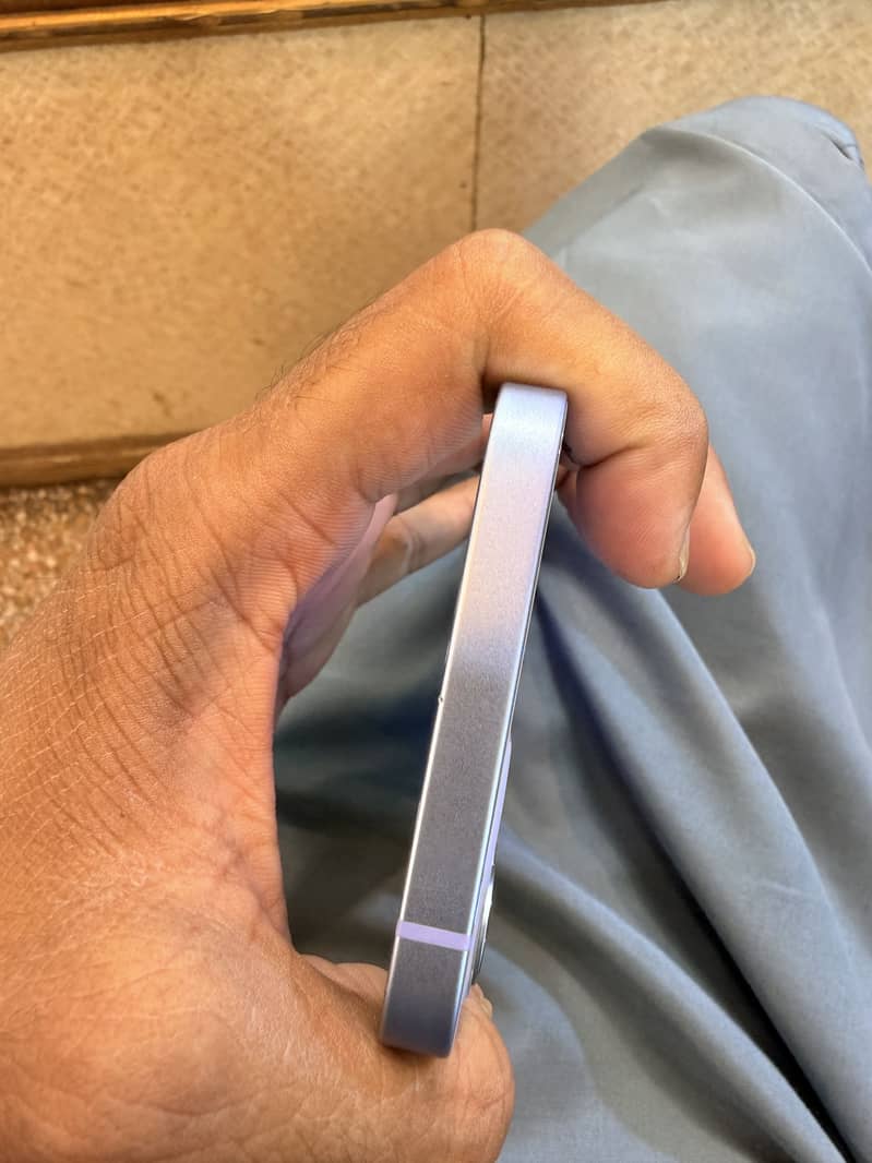 Apple iPhone 12 6