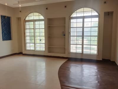 E11/2 ISLAMABAD 16 MARLA FULL HOUSE FOR RENT WITH SWIMMING POOL