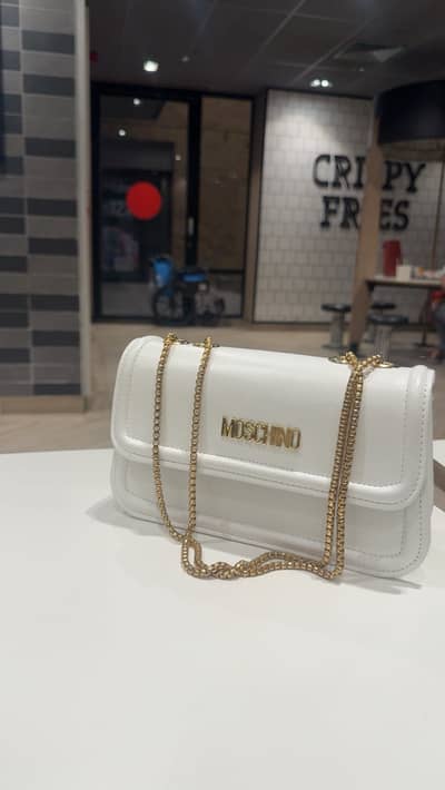 Beautiful hand bag with chain