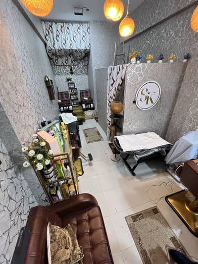 Running Ladie  Salon Setup for Sale – Complete Setup