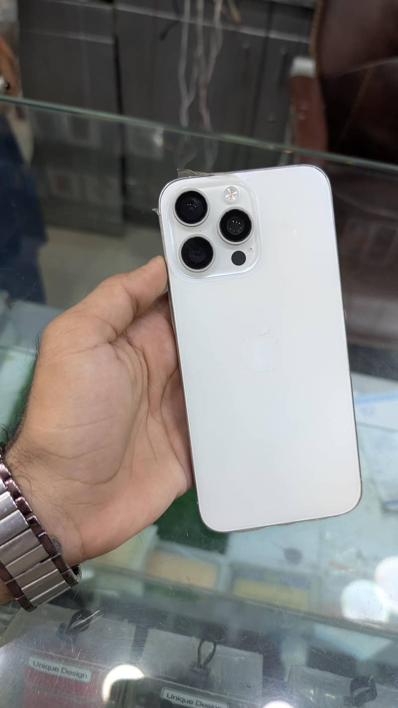 Apple iPhone 15 Pro Max 0