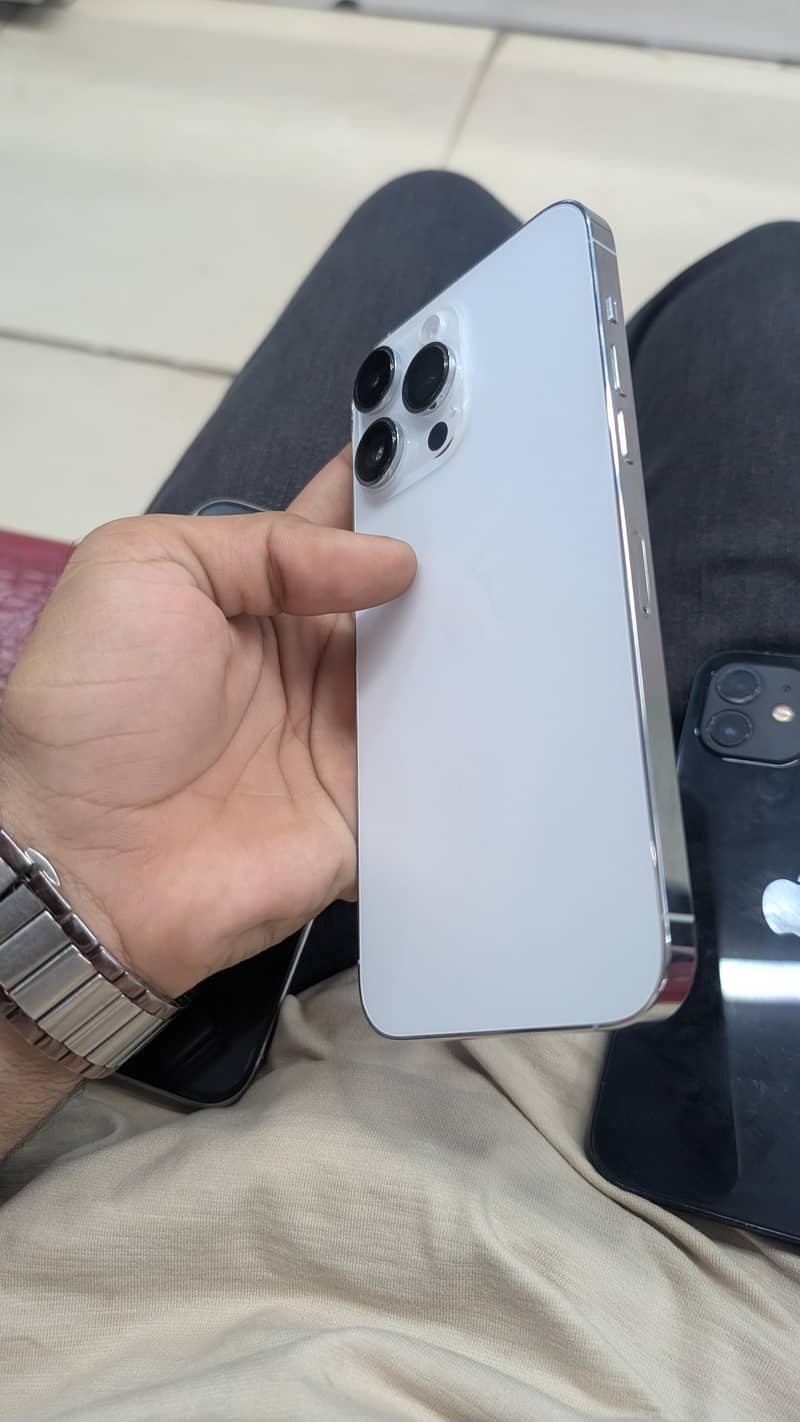 Apple iPhone 15 Pro Max 1