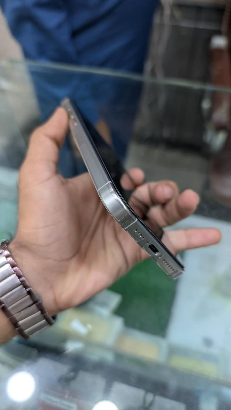 Apple iPhone 15 Pro Max 2