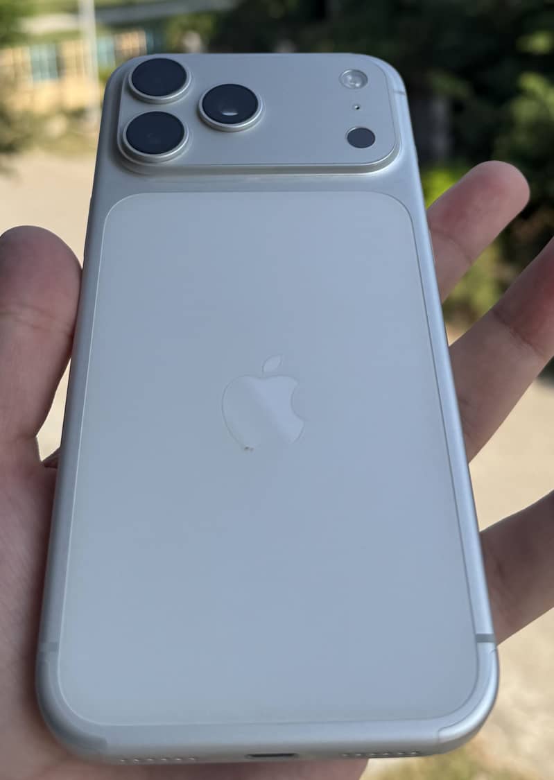Apple iPhone 17 Pro Max 2