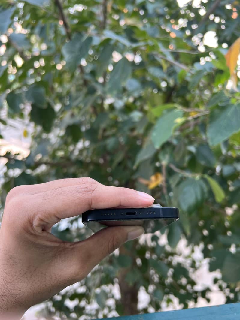 Apple iPhone 12 4