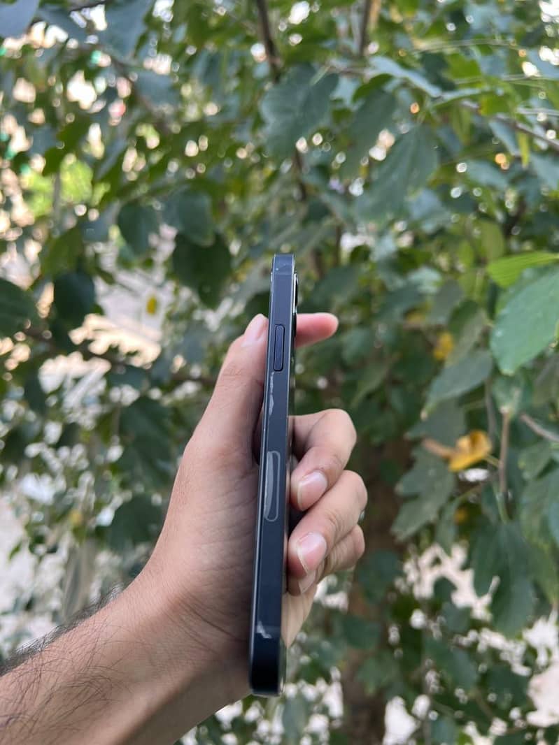 Apple iPhone 12 5