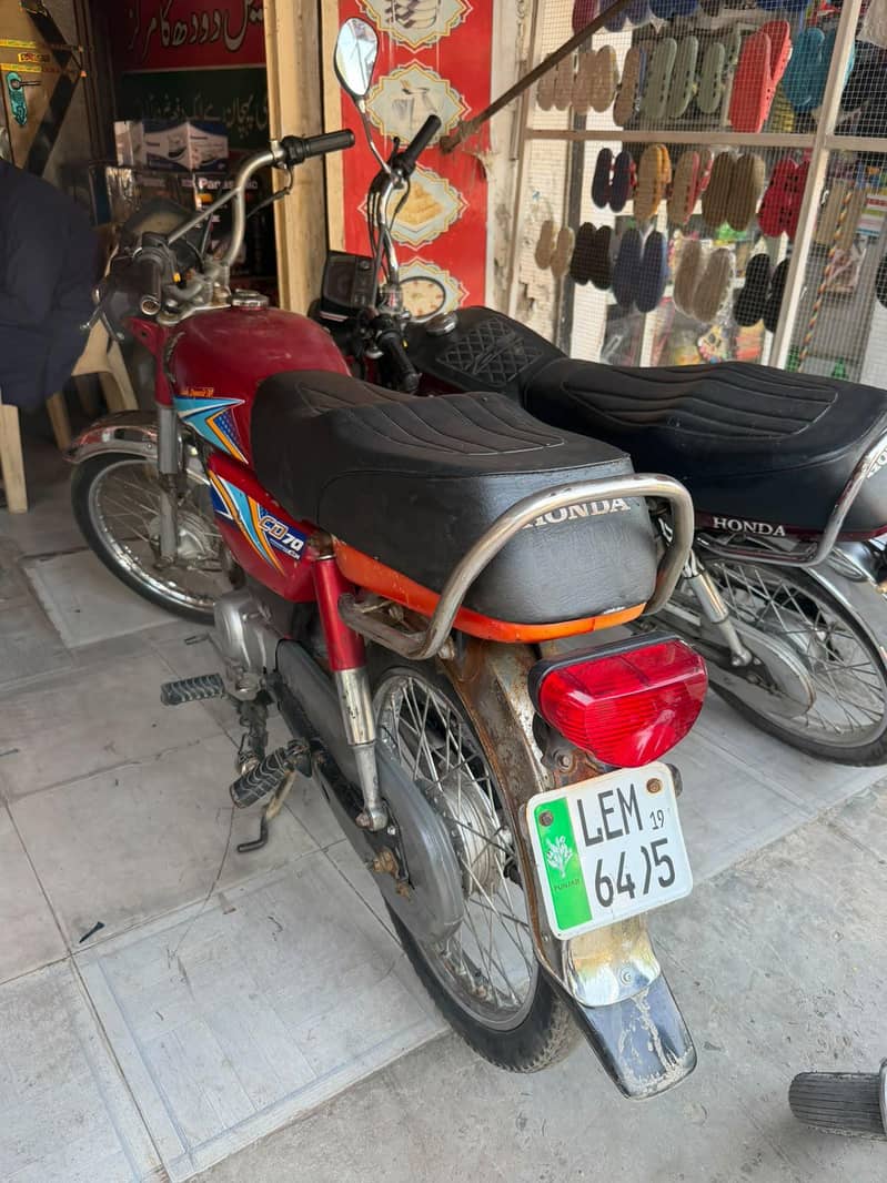 Honda CD70 3
