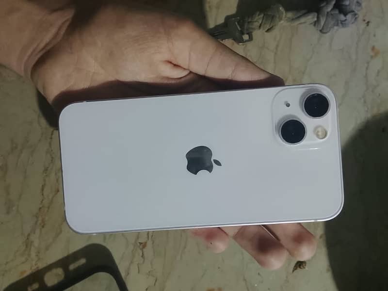 Apple iPhone 13 4