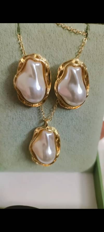 Premium Imported Baroque Pearl Jewelry Set - Necklace & Earrings