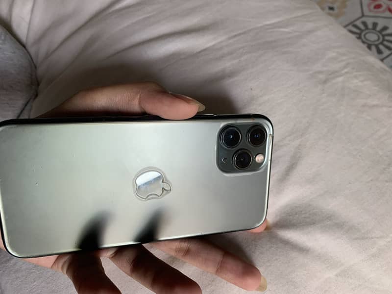 Apple iPhone 11 Pro 4