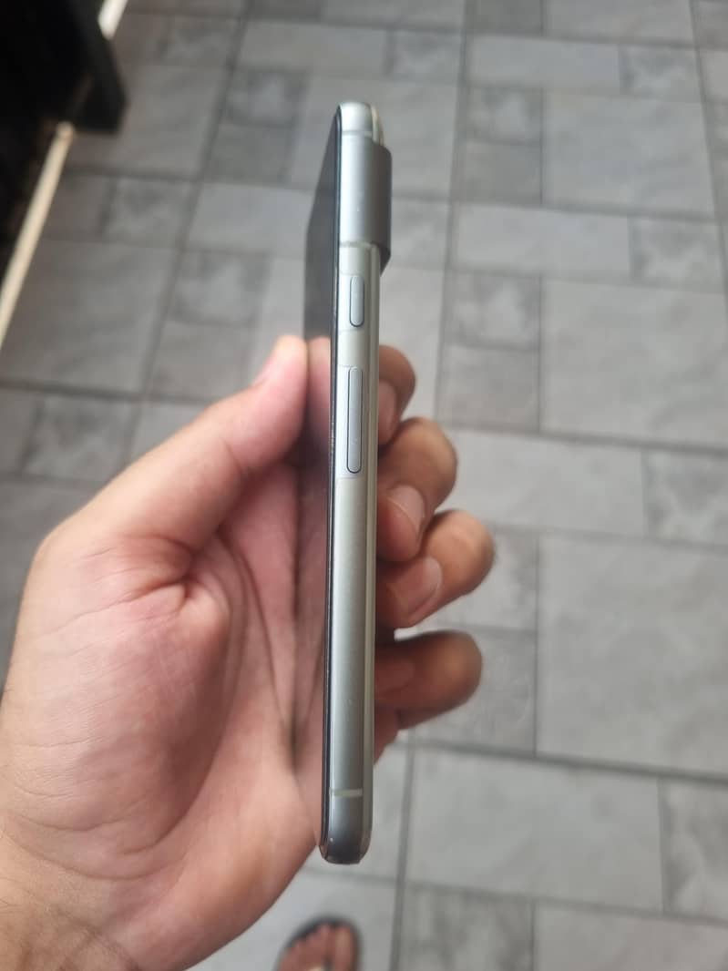 Google Pixel 8 4