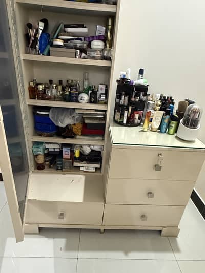 Dressing table