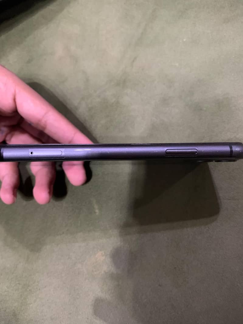 Apple iPhone 11 3