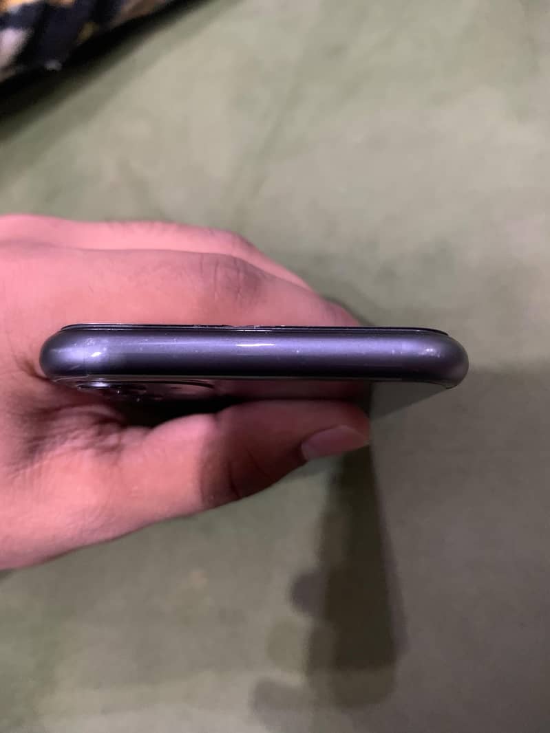Apple iPhone 11 4